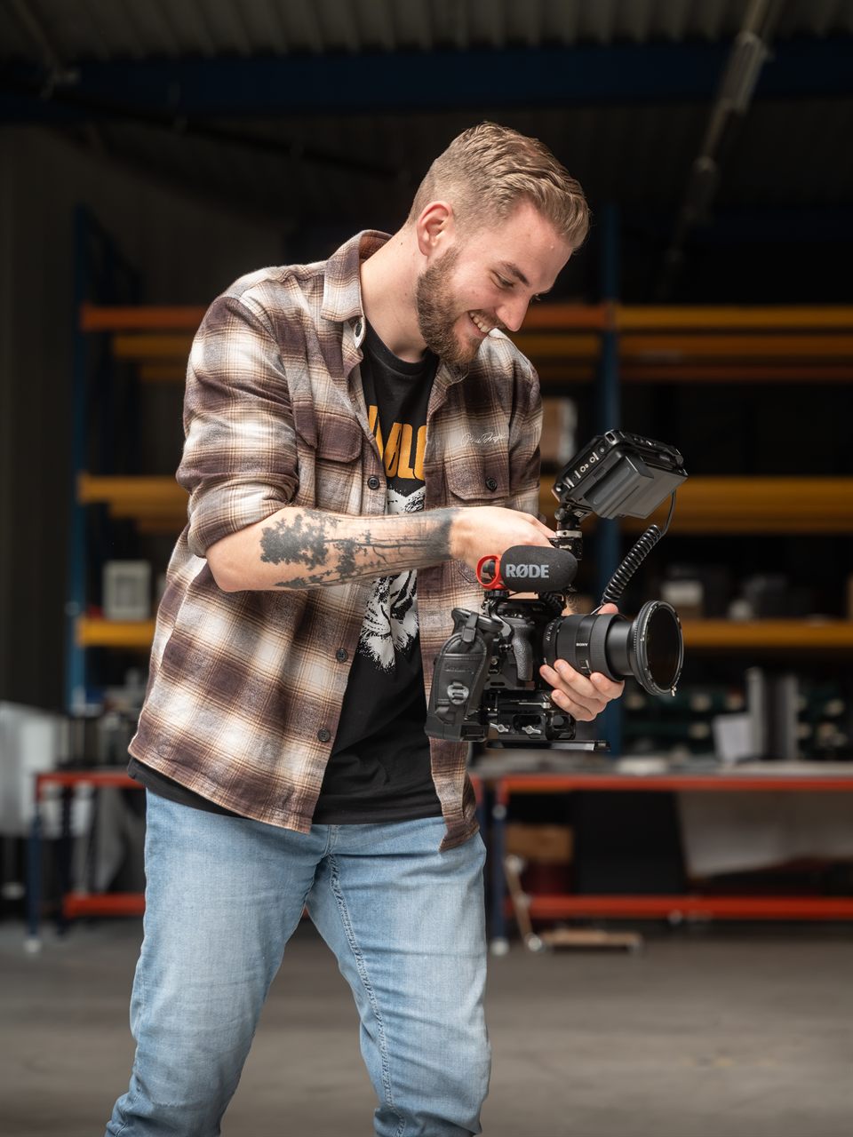 Matthijs Groenen aan het filmen met zijn camera